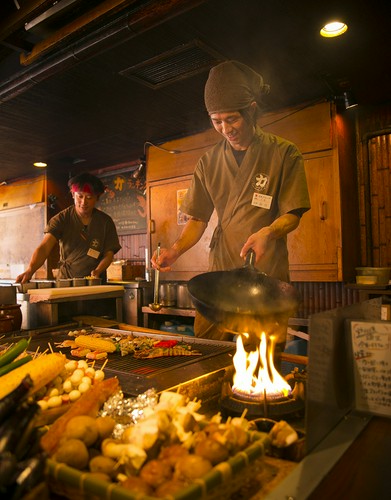 焼き師のパフォーマンスにもご注目！