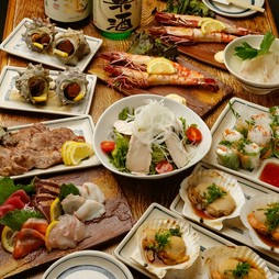 お造りや名物炉端焼きを贅沢に楽しめるコースです。