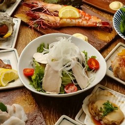 お造りや名物炉端焼きを存分に楽しめるコースです。