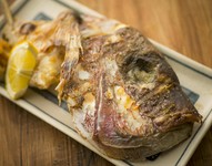 骨の回りの身は独特な美味しさです。