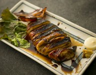 刺身で使うイカを焼いてます。甘み・旨み・柔らかい食べてみないとわからない！！