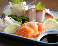 その日の厳選した新鮮な造りを盛り込みました！！食べな損ですよ～！