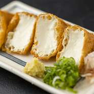 オーダーが通ってから豆腐を切って揚げるという店長のこだわりです。
揚げたてなので外はサクっと中はプルンと熱々です★
薬味の生姜とネギとのバランスも最高です♪