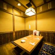 掘りごたつ個室をはじめ、25～30名様で貸切も。 個室に関しましては、ぜひお気軽にご相談ください。
