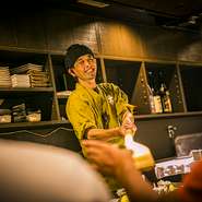 焼き師のパフォーマンスにもご注目！