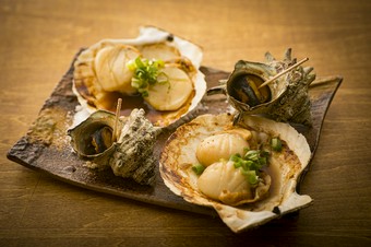 120分飲み放題付きの宴会向けコース！
当店名物のホタテバター焼きなどが楽しめる全9品の大ボリューム！