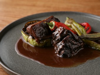 国産牛頬肉の赤ワイン煮込み