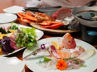 舞鶴湾近海で取れた魚貝類をしゃぶしゃぶでお召し上がりください。スープは舞鶴名産天然野原乾わかめと魚貝類のアラを使いシンプルに仕上げました。季節の野菜と魚貝類のエキスの最高のテイストをお楽しみください