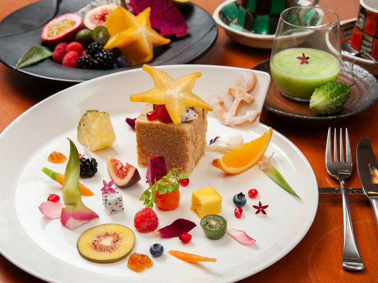 舞鶴産の野菜とトロピカルフルーツを使った宝石の箱(7日前迄の完全予約制)