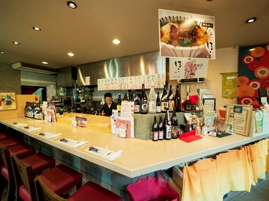 フラリと来店し、食事とお酒をひとり嗜む