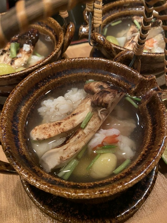 名残鱧と松茸の土瓶蒸し