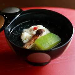 鱧しんじょうと翡翠冬瓜のお椀