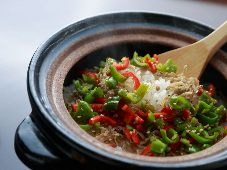 万願寺唐辛子とじゃこ山椒の土鍋炊き込みごはん