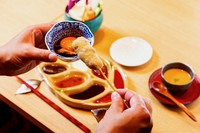 季節の前菜620円～始めさせて頂きます。
よろしい所でお声頂くストップ制です！
揚げ物を敬遠しがちな女性や健康志向な方でさえも、魅了されてしまう程の軽い口当たりの串揚げを思う存分、心ゆくまでご堪能下さい！