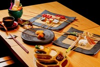 野菜のポタージュ、前菜2種、本日の串揚げ2串、生野菜盛り合せ、本日の串揚げ12串、デザート又は茶漬け
※デザートは、アイス又は揚げパン
茶漬けは、明太子又は紀州南高梅からお選びいただけます。