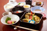 【梅御膳】天ぷら、茶碗蒸しなど全8品