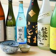 こだわりの日本酒を厳選。また、半分の量で頼むこともでき、色々なお酒をテイスト出来ます。