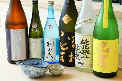福井県内外の貴重なこだわりのお酒も取り揃えております