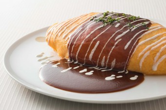 オムライス　デミグラスソース