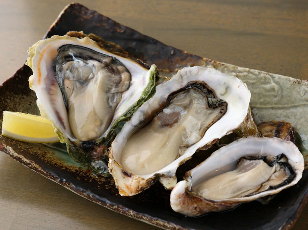 生牡蠣の食べ比べ