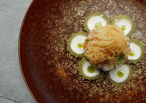 アイヌ料理　チタタプをイメージしたサーモンのタルタル