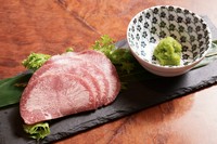 ・葱まみれ牛タン塩2700円
・牛タン塩2450円
・牛厚切りタン塩3300円
・数量限定和牛タンカルビ1700円