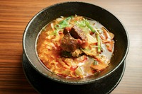 ・牛テールクッパ1420円
・石焼きビビンバ1380円
・石焼き牛すじ煮込みカレー1380円
・カルビクッパ1300円
・クッパ1000円