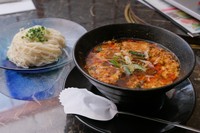 ・三日間煮込んだ極上テールクッパ1200円、テール麺1300円
・旨辛カルビクッパ1100円、カルビ麺1200円
・ビビンバ、石焼きビビンバ1000円、石焼きカルビビビンバ1200円
