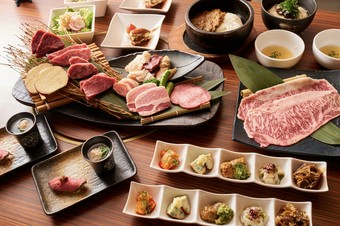 旬の食材と焼肉をバランスよく味わえる旬のコースとなっております。