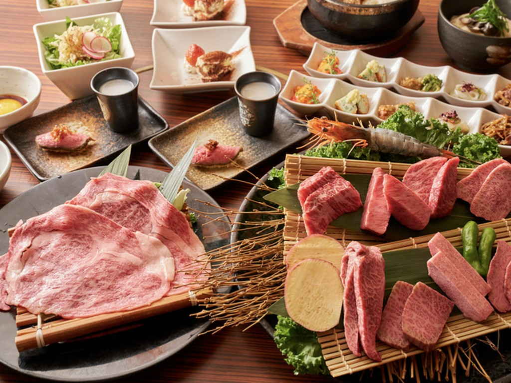 A5ランク希少部位や和牛のタン塩などを贅沢に使用した極みコースです。大切なお時間に是非ご利用下さい。