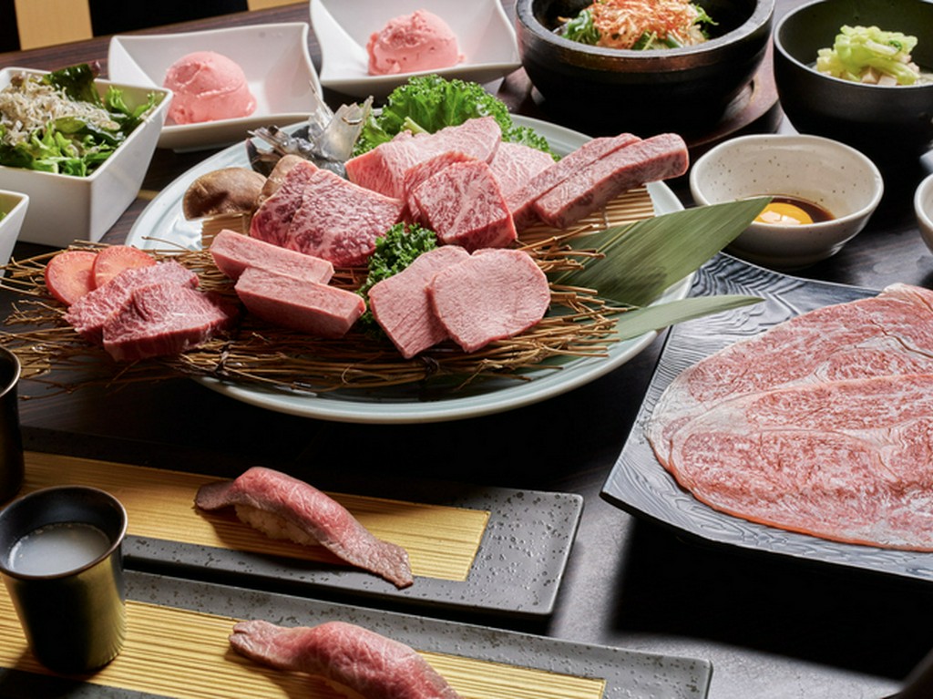 A5ランク希少部位や和牛のタン塩などを贅沢に使用した極みコースです。大切なお時間に是非ご利用下さい。