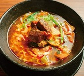 ・三日間煮込んだ極上牛テールクッパ1200円、牛テール麺1300円
・旨辛カルビクッパ1100円、カルビ麺1200円、カルビ素麺1100円
・ビビンバ、石焼きビビンバ1000円、お肉たっぷり石焼きカルビビビンバ1200円