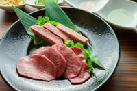 ・牛タンランチ1880円
・合い盛り牛タンランチ2250円
・厚切り牛タンランチ2600円
各種お肉1.5倍も承ります。