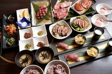 古来より珍重されてきた「黒米」と特製とろろをこだわりの牛タンと一緒に満足いくまでお召し上がり下さい。