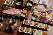 季節感あるお料理とA5ランクの上質な焼肉盛合せがメインの内容で、ご家族やイベントに最適な焼肉三昧コース