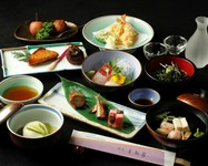 お食事も楽しみたいけれど、価格も低く抑えたい。
そんなお客様に最適な懐石コースです。
ご利用用途：宴会・法事など