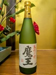入手困難な幻の芋焼酎。焼酎とは思えないほどの甘く、やわらかな香り。洋酒のようなニュアンスもあり、初めての方にも飲みやすいです。