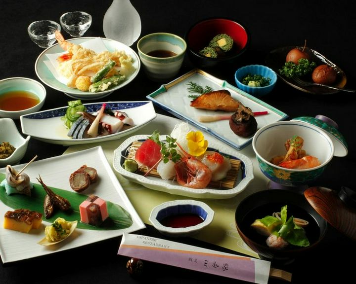 当店最高峰の懐石コース。
ゆっくりとお食事を楽しみたいお客様や、特別なお客様のおもてなしに。