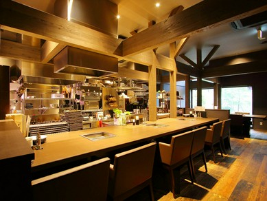 落ち着いた大人の雰囲気で二人の時間を