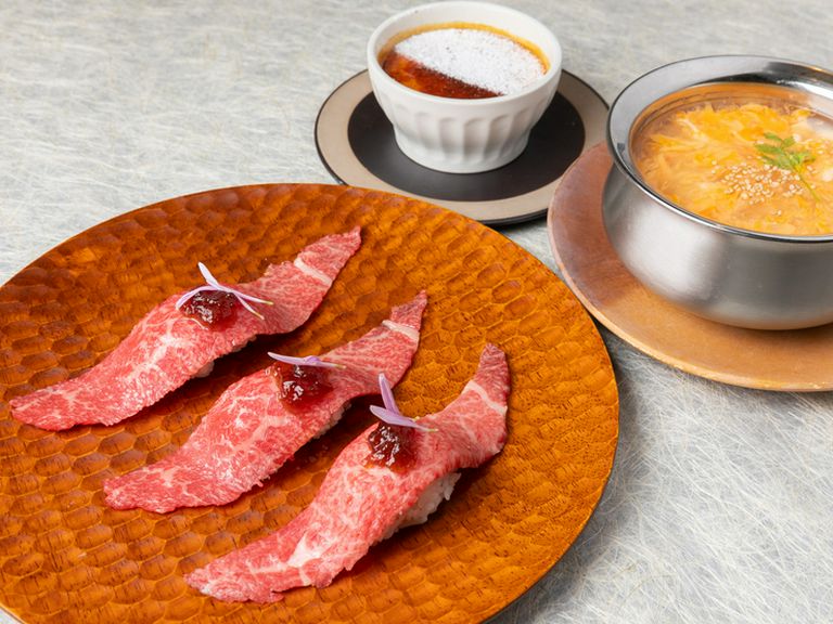 メインからスイーツまで、餅原氏こだわりの料理がズラリ