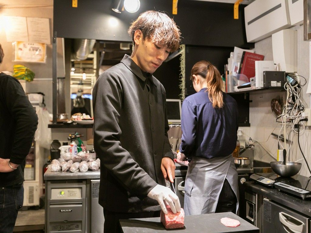 フレンチレストランで取得した技術を使い、新しい焼肉をお届け