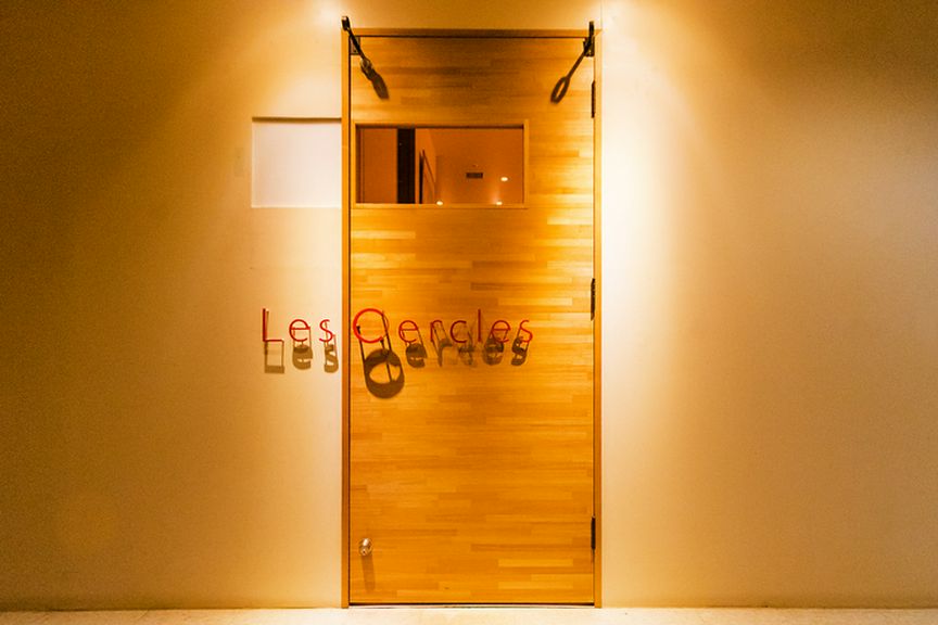 ビル3階に佇む本格的なフレンチ