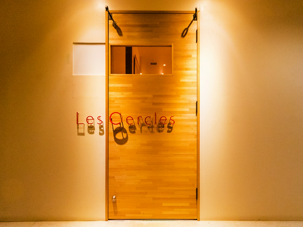 ビル3階に佇む本格的なフレンチ