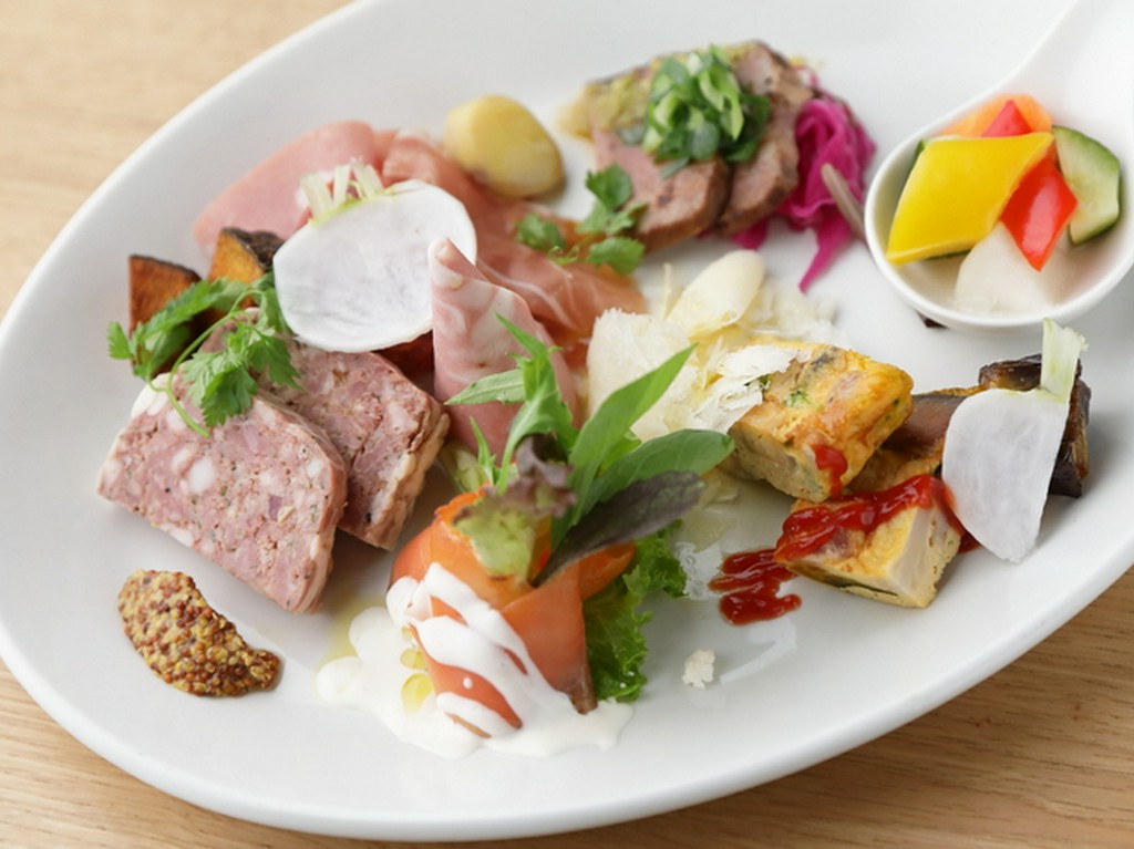 季節のおすすめを一皿に『前菜盛り合わせ』