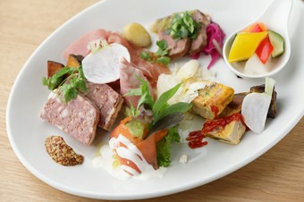 季節のおすすめを一皿に『前菜盛り合わせ』