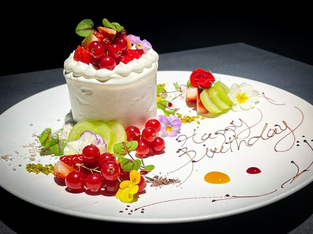 苺のショートケーキをどうぞ