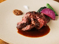溶岩石でじっくりと焼き上げる『牛ハラミのグリル（150g）青胡椒のガストリックソース』