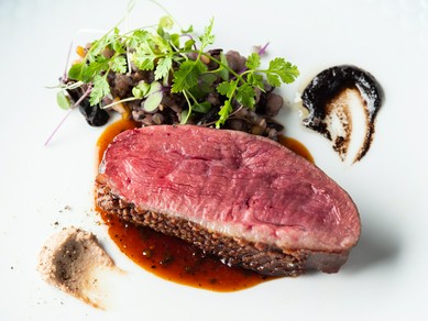 落ち着いた大人の雰囲気で二人の時間を