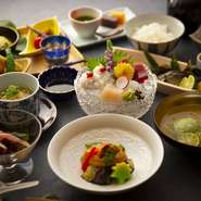 季節の京野菜、鮮魚などを使用したおすすめのお料理をコース料理にしてご案内しております。