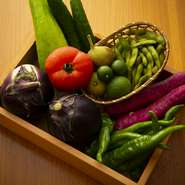 リーズナブルな月替わりのコースで旬の様々な食材をお楽しみいただけたら幸いです。※季節により料理内容は異なります